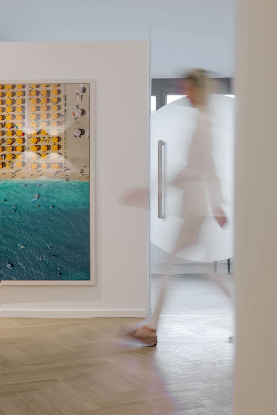 Flur der Praxis mit Kunstwerk