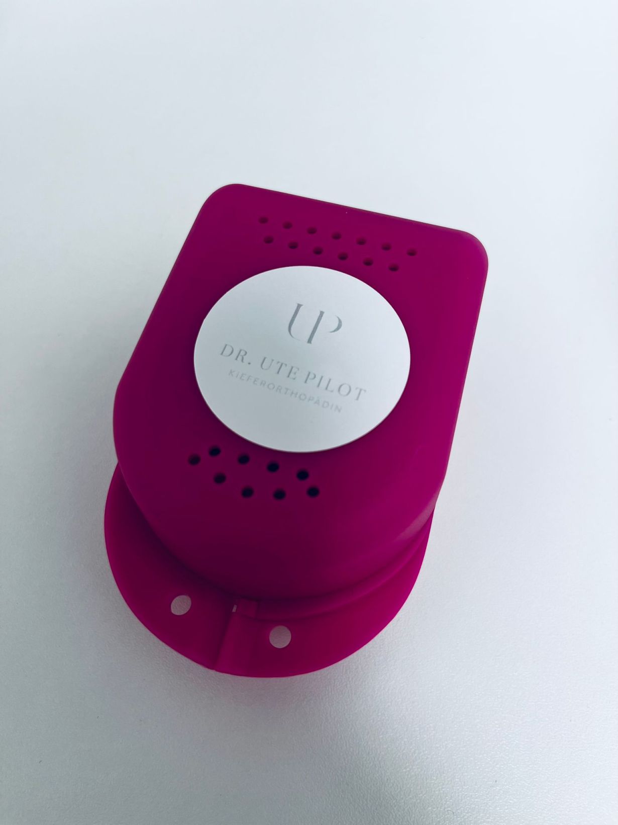 Wie reinigt man eine herausnehmbare Zahnspange richtig?